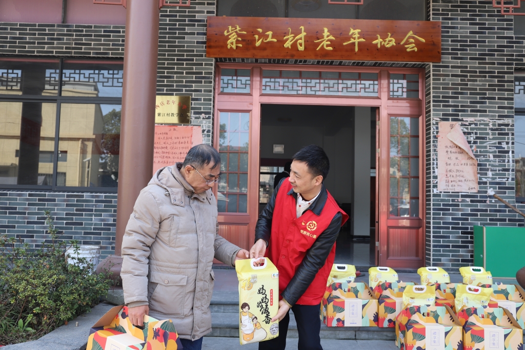暖春意，敬老情-安博站官网登录入口_安博anbo（中国）多年坚持慰问孤寡老人